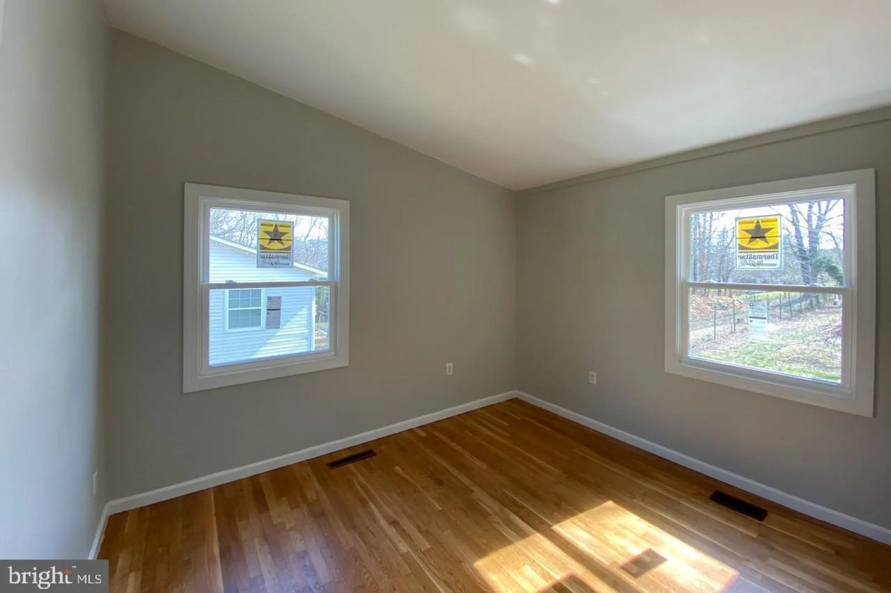 180 W F St - Photo 2 of 3