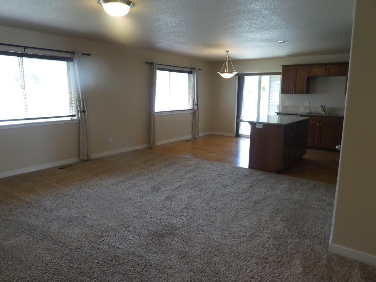 7633 Ne 62nd St #1 - Photo 4 of 40