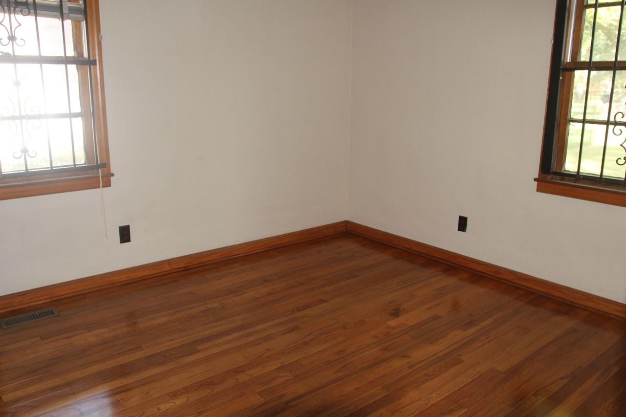 Whitney Avenue 1507 West #1 - Photo 3 of 7