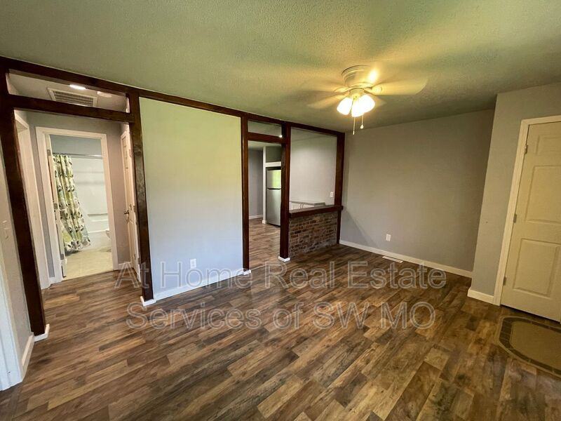 2726 East Monroe Terrace - Photo 3 of 14