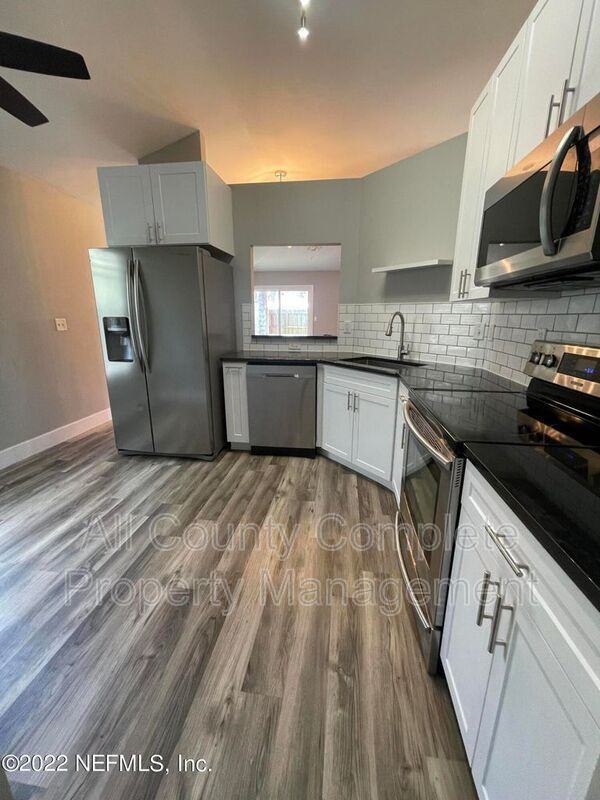 72 7th St - Photo 4 of 16