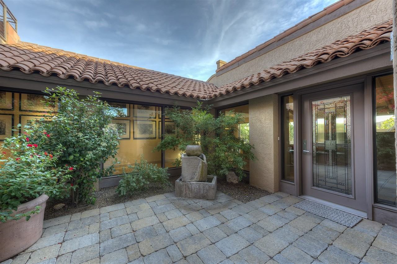 2033 E Vista Ave - Photo 3 of 30