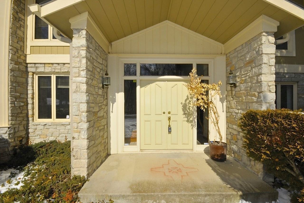 7120 Almaden Dr - Photo 2 of 20