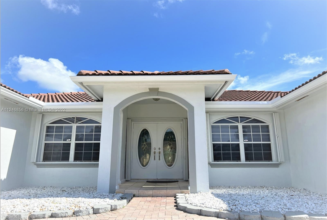 15398 Sw 168th Ter - Photo 2 of 16