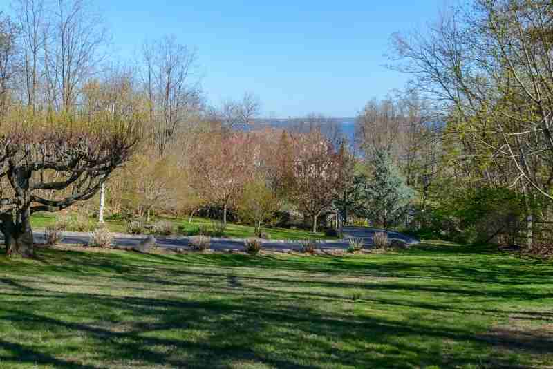 44 Sterling Ln - Photo 3 of 17