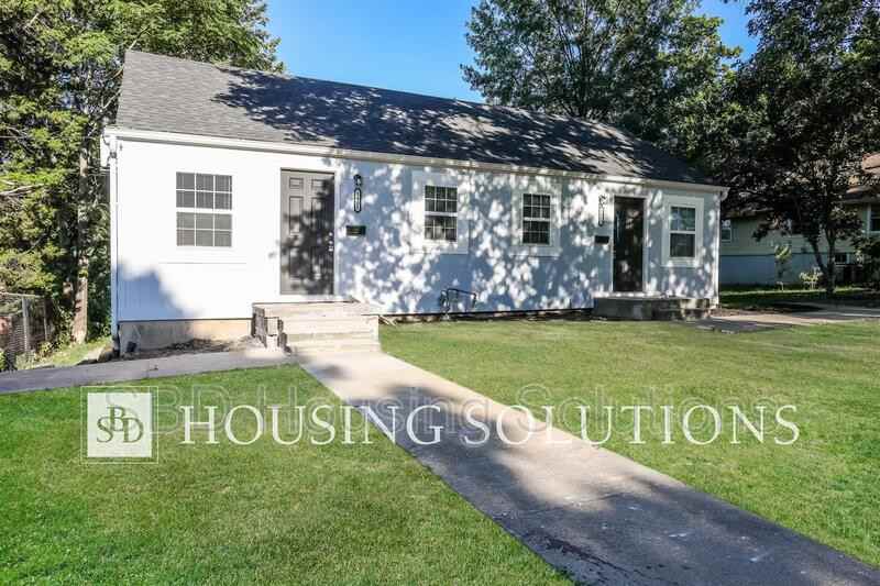 1403 S Hedges Ave - Photo 2 of 8