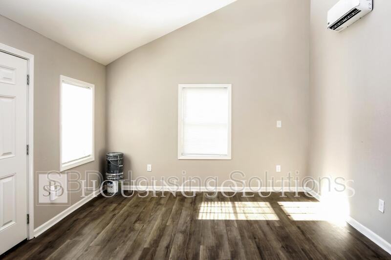 1403 S Hedges Ave - Photo 3 of 8