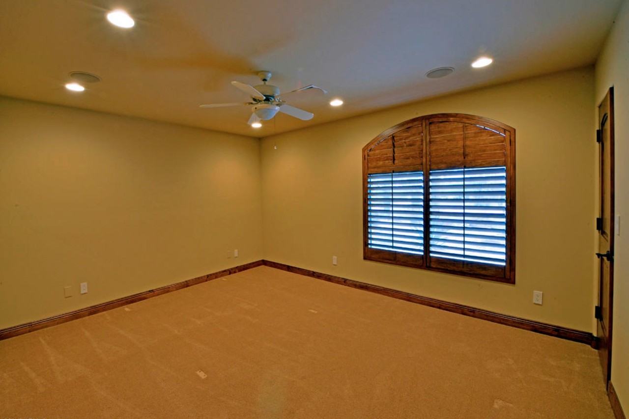 9534 N 46th St - Photo 3 of 29