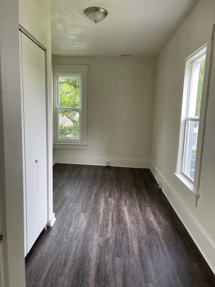 608 E 8th St #1 - Photo 4 of 7