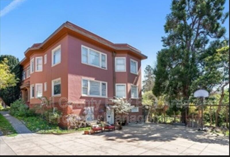 2632 Hillegass Ave #E - Photo 3 of 9