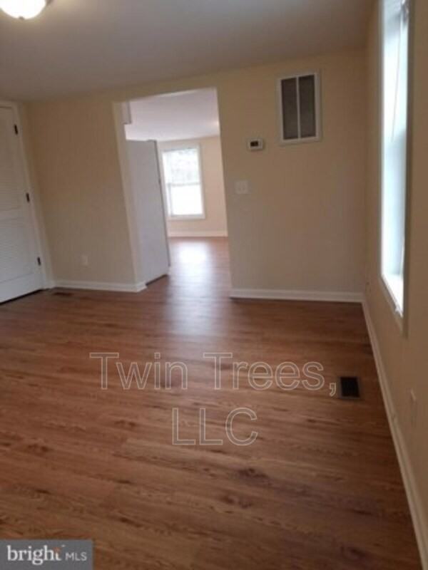 5727 Main St #A - Photo 5 of 5