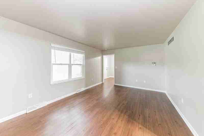 10095 Duncan Dr - Photo 3 of 22