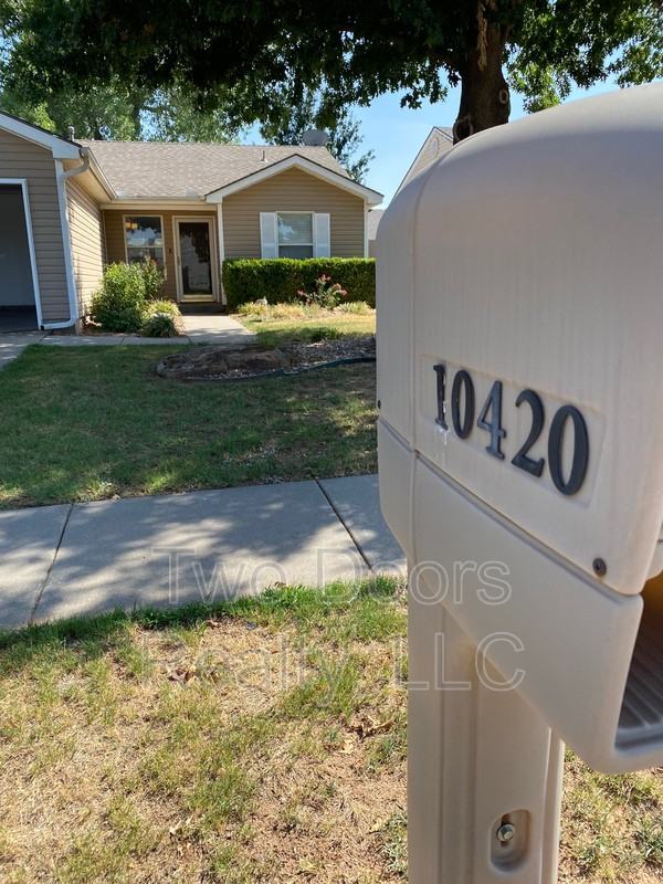 10420 Bradford Way - Photo 2 of 23