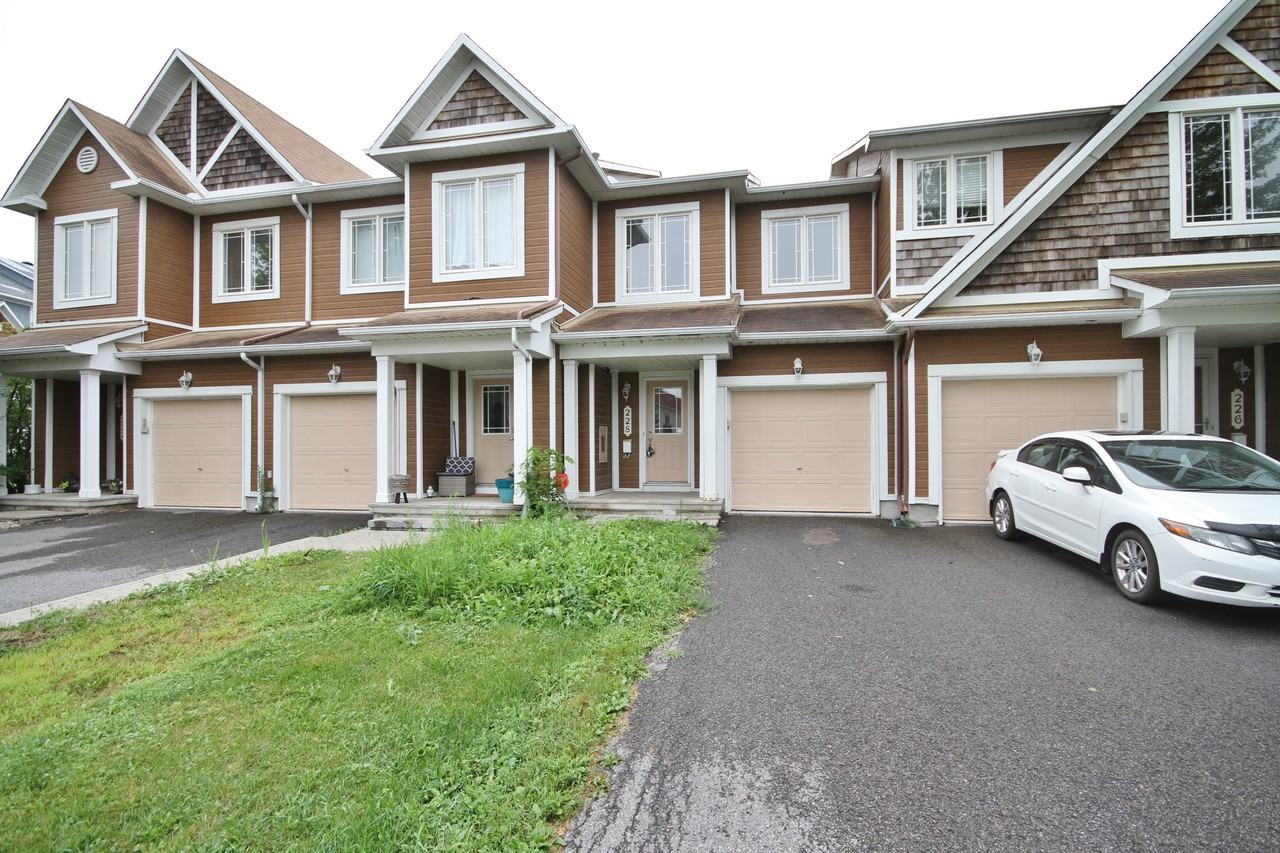 228 Meadowbreeze Drive Apartments 228 Meadowbreeze Dr, Ottawa, ON K2M