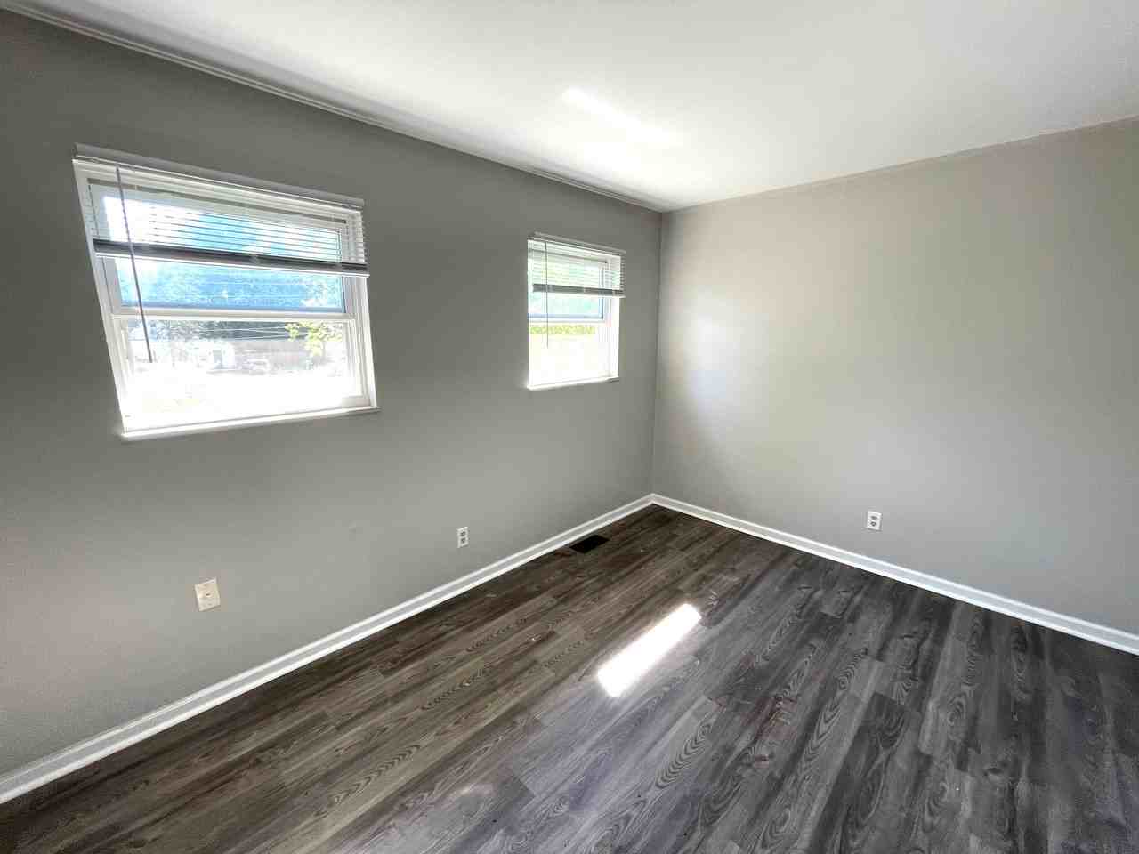 6264 Eastridge Dr - Photo 2 of 7