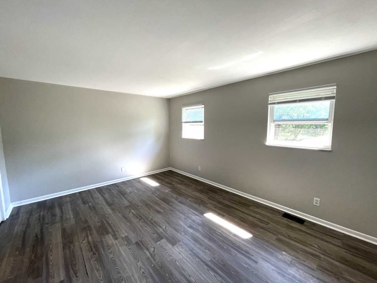 6264 Eastridge Dr - Photo 3 of 7