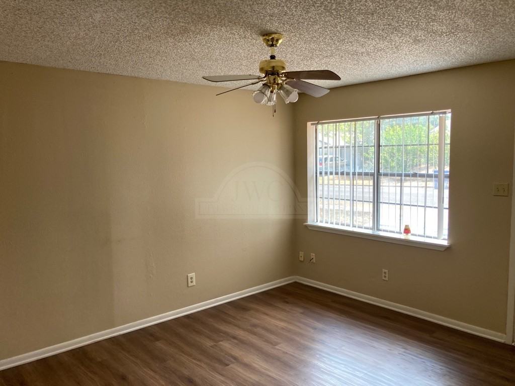 821 Michelle Dr - Photo 2 of 15