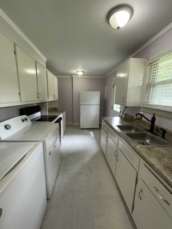 1117 Womack Ave - Photo 2 of 13