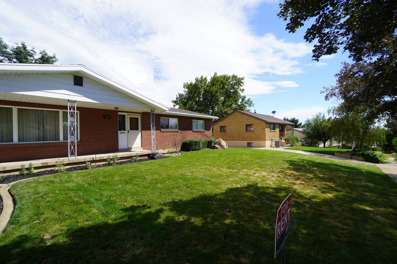 1030 Peach Dr - Photo 2 of 42