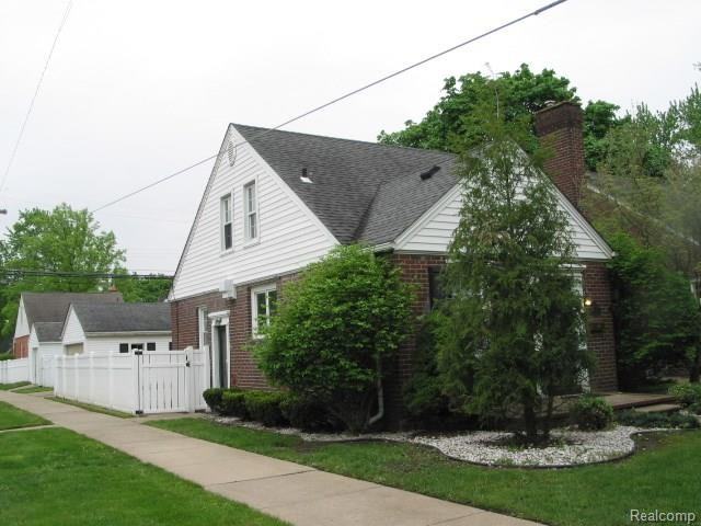 22801 Buckingham St - Photo 2 of 39