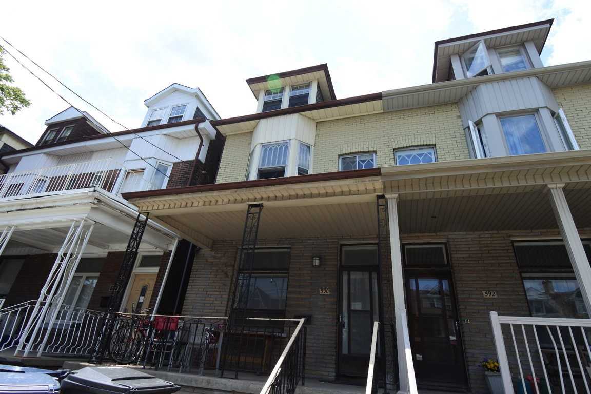 590 Bathurst St