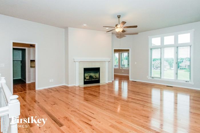 15541 Pine Rdg - Photo 2 of 16