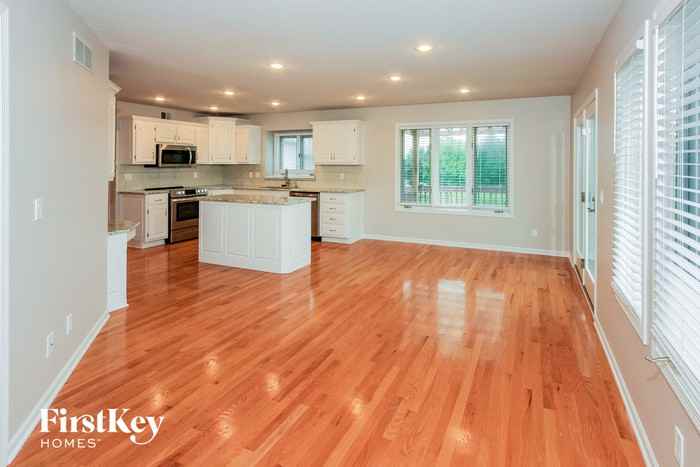 15541 Pine Rdg - Photo 3 of 16