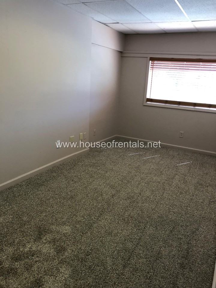 809 S Division St #1 - Photo 6 of 12