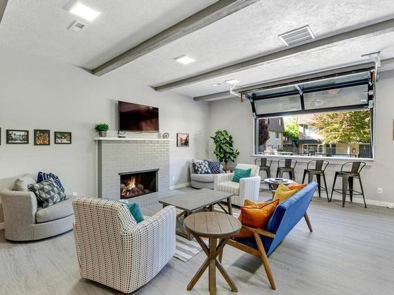 333 S Elm St