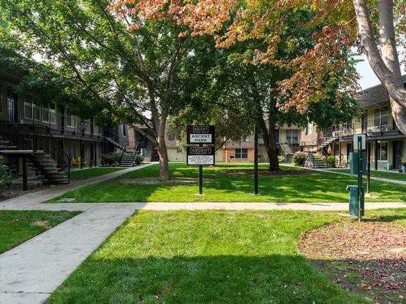 333 S Elm St - Photo 4 of 22