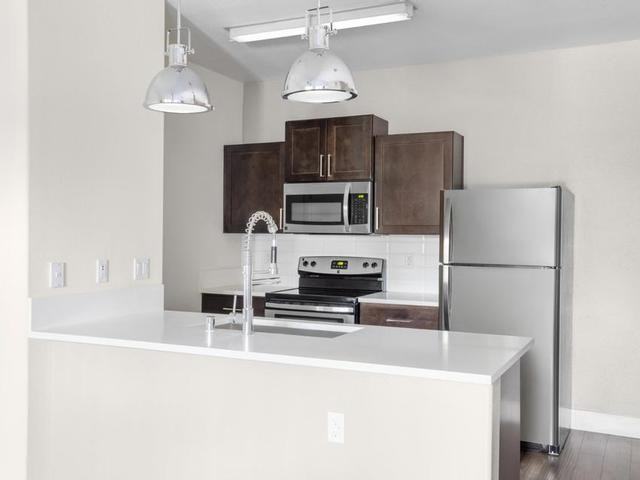 4350 S Hualapai Way - Photo 7 of 38