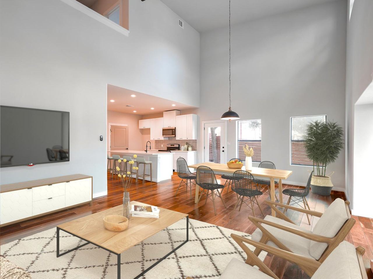 818 Martin Luther King Dr - Photo 4 of 17