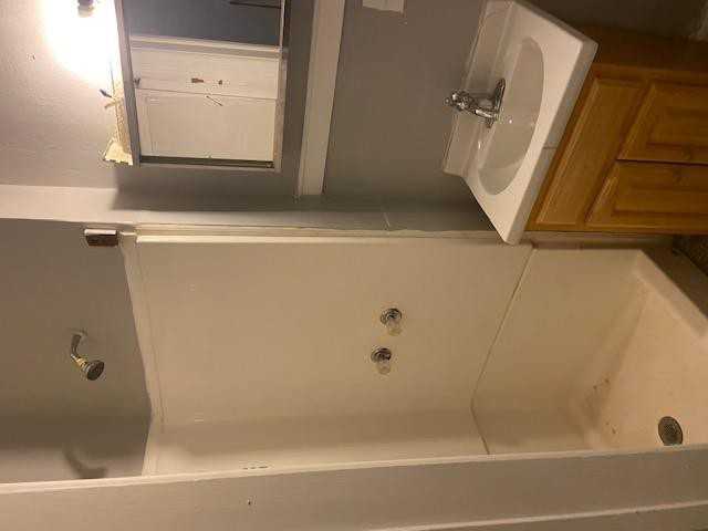 1410 - 1414 Genesee St, Apt. 9 - Photo 6 of 7