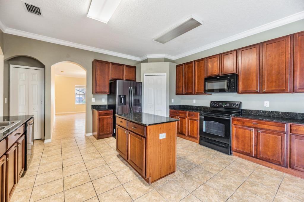 3246 Dunstable Dr - Photo 3 of 36