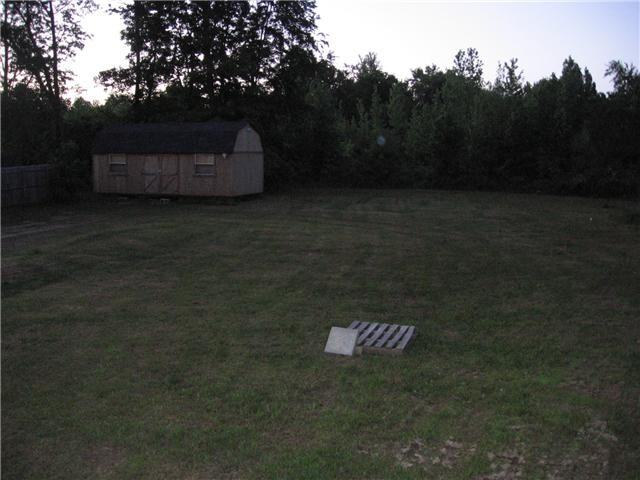 121 Breeder Rd - Photo 2 of 12