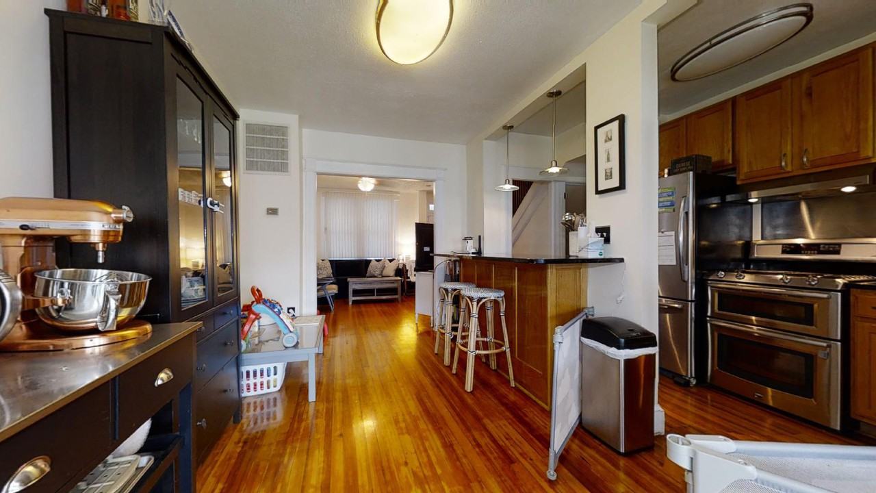 1718 D St Se #1 - Photo 4 of 23