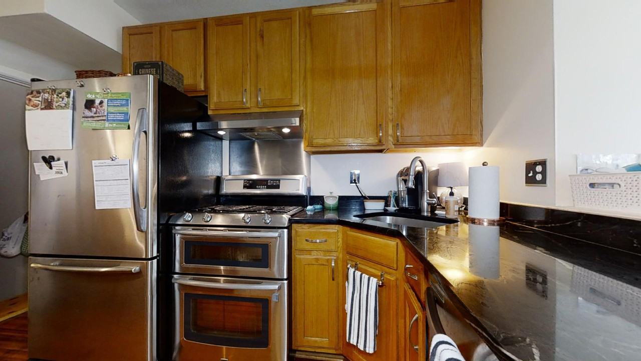 1718 D St Se #1 - Photo 5 of 23