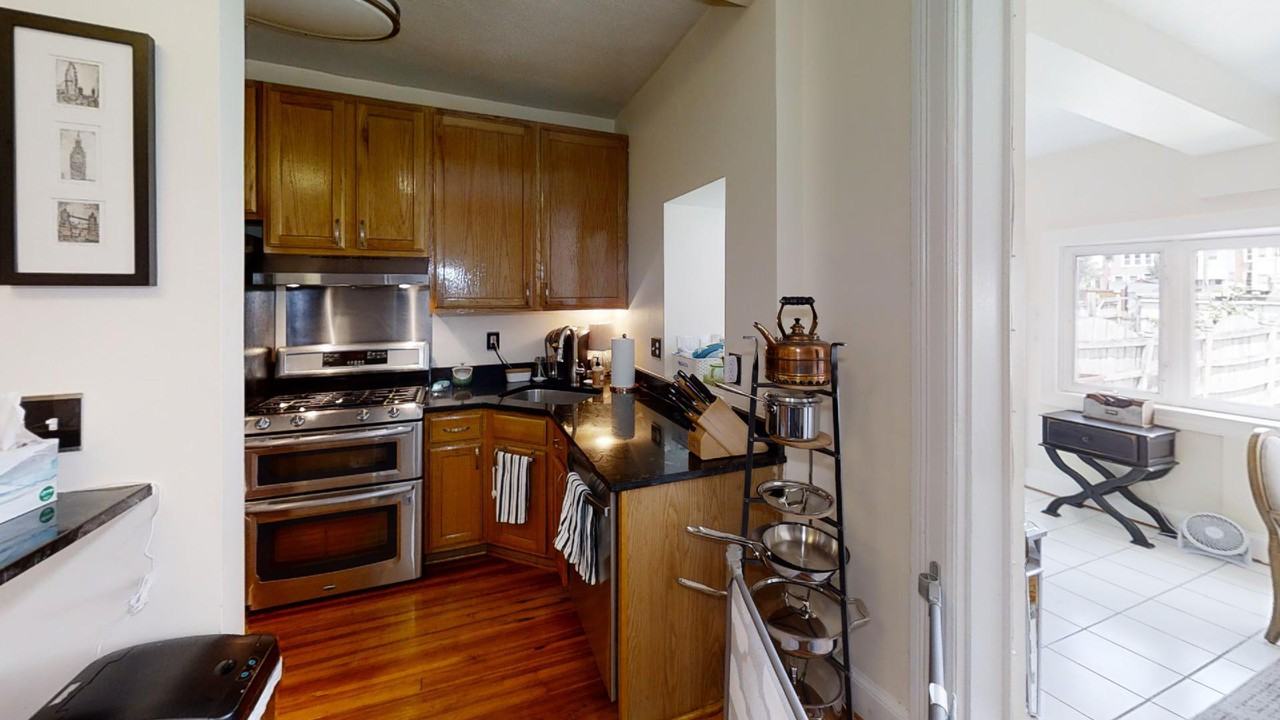 1718 D St Se #1 - Photo 7 of 23