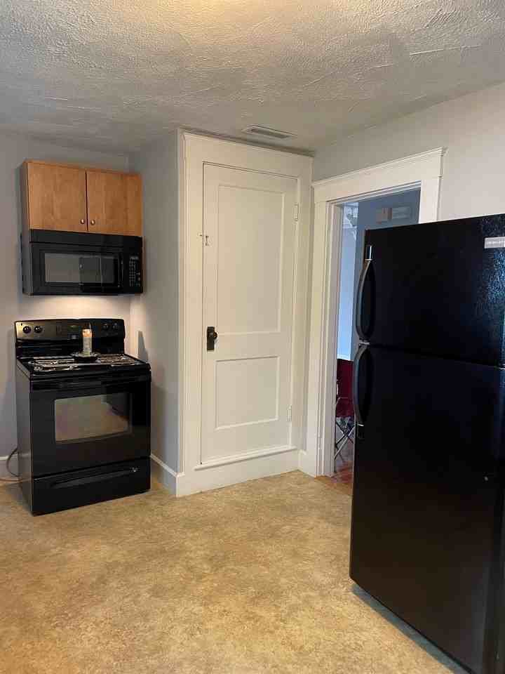 369 Main St #1 - Photo 3 of 8