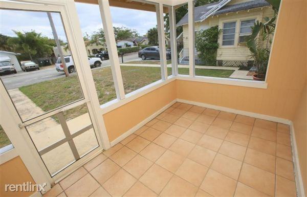 713 S N St - Photo 2 of 9