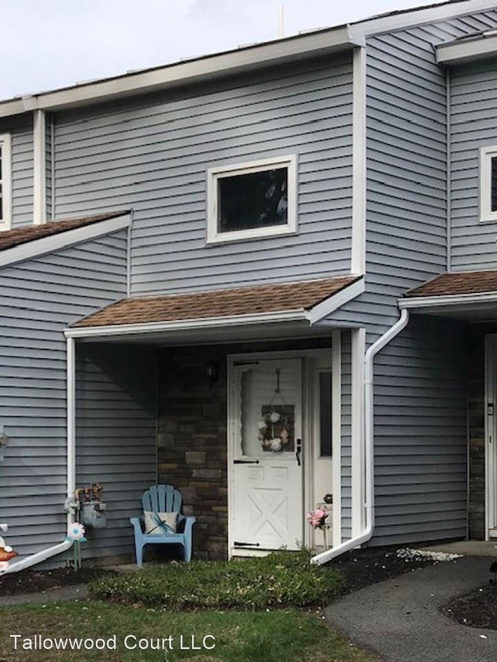 2BR/1BA Tallowwood Court Townhouse Apartments 214 Tallow Wood Dr