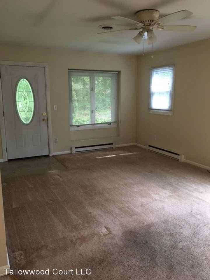 2BR/1BA Tallowwood Court Townhouse Apartments 214 Tallow Wood Dr