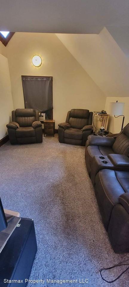 1094 13th Ave SE - Photo 3 of 8