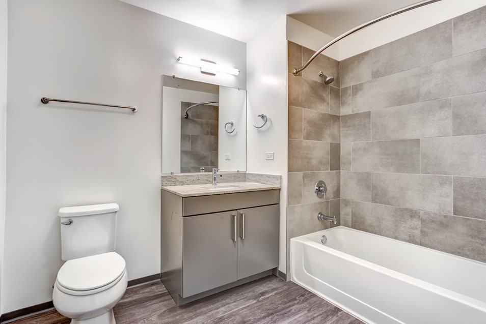 2340 N California Ave - Photo 4 of 14