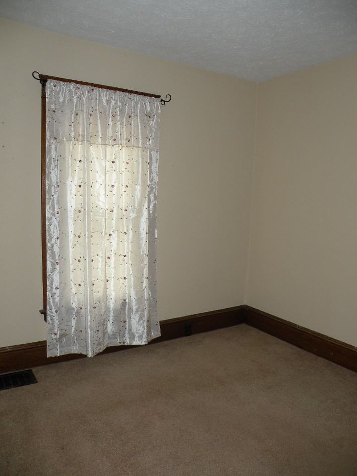 102 Grove Dr - Photo 2 of 33