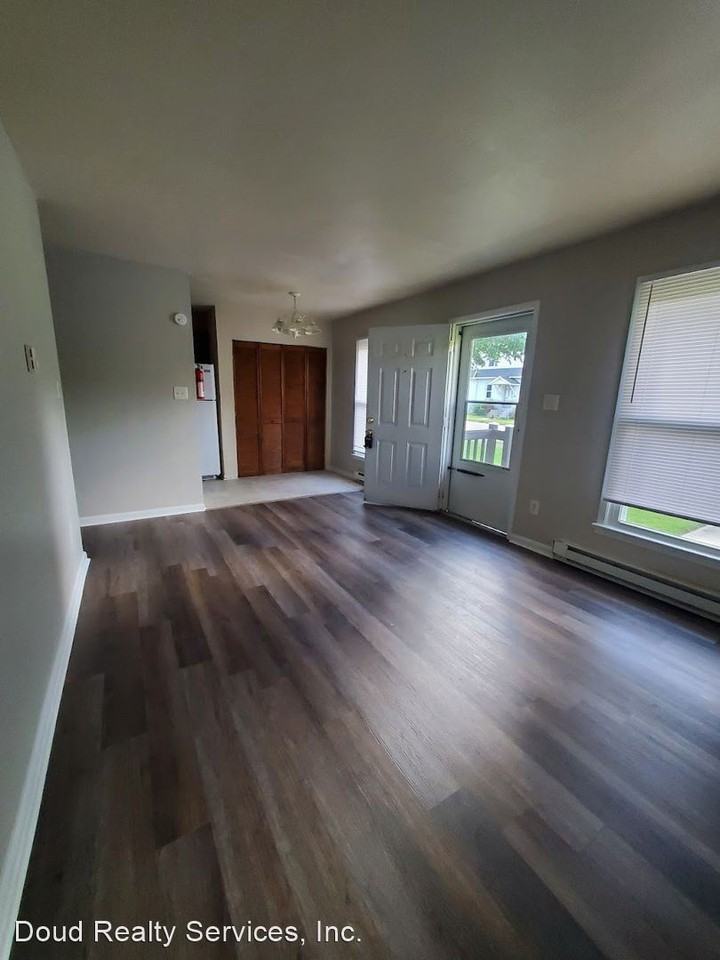 1530 Leckie St - Photo 3 of 14