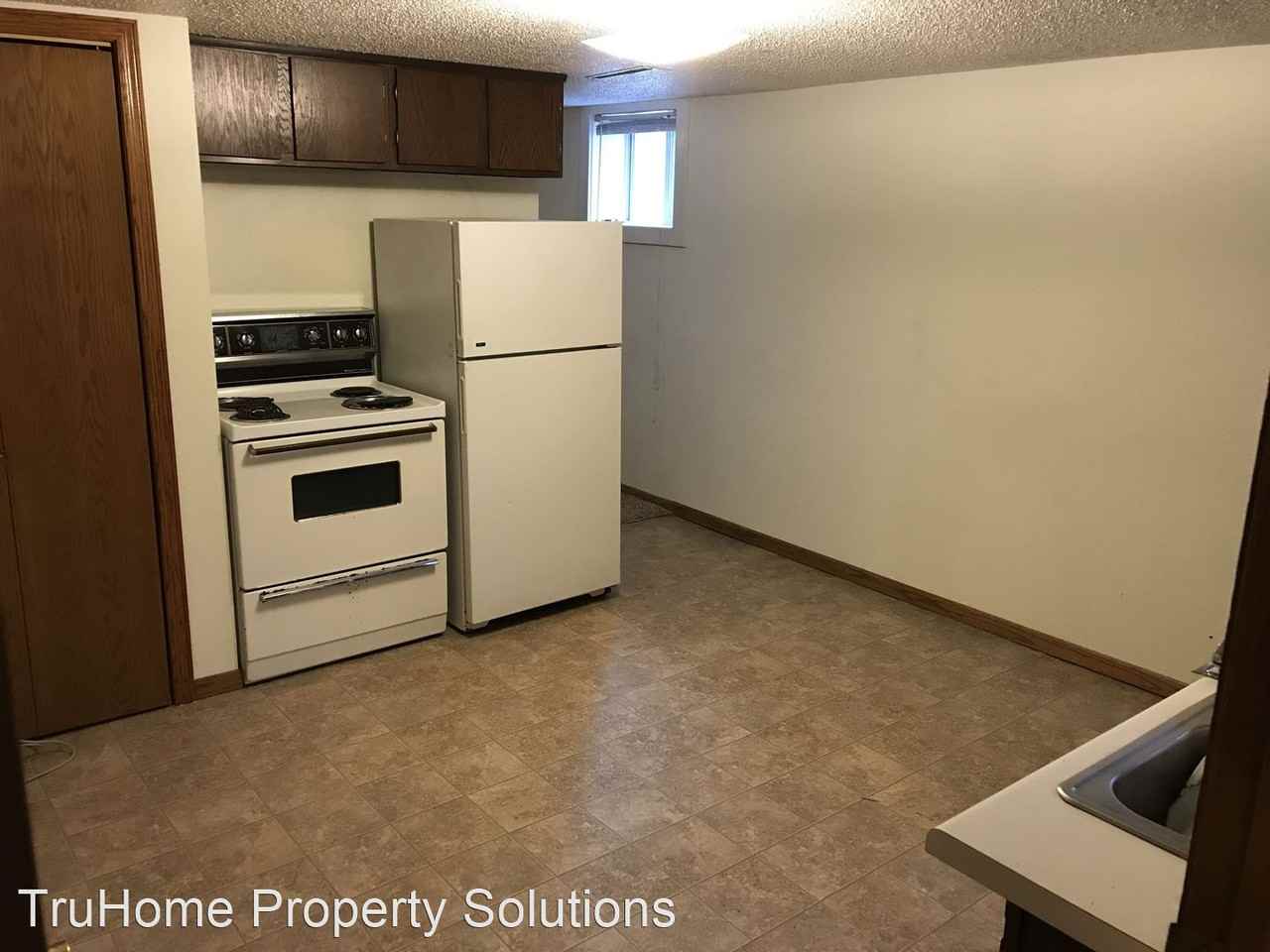 1916 Dyke Ave. - Photo 2 of 9