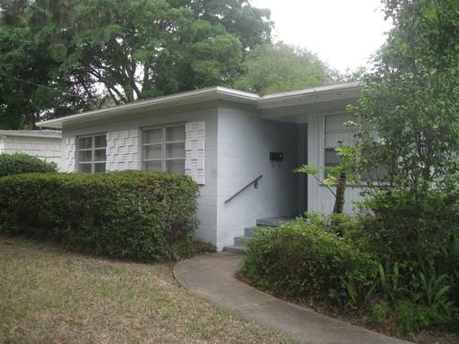 1146 Arlingwood Ave - Photo 2 of 6