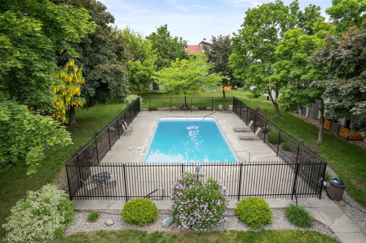 Serrano Apartments - Photo 4 of 41