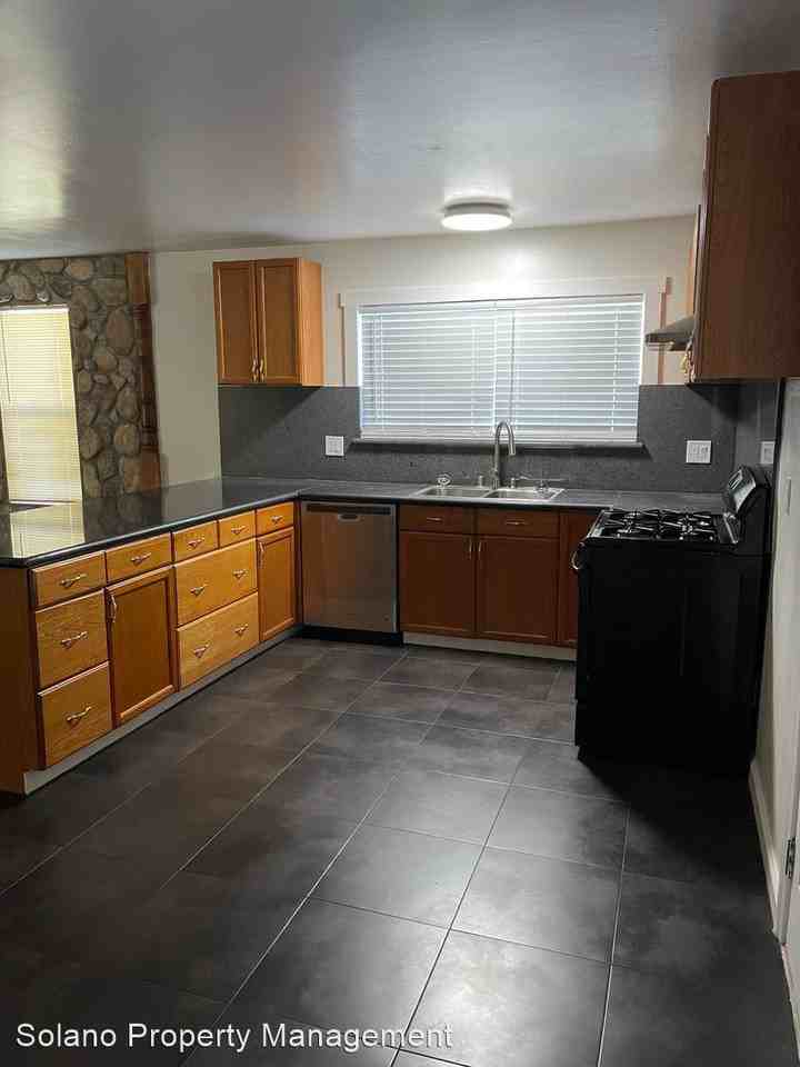 767 Normandy Ct - Photo 2 of 13